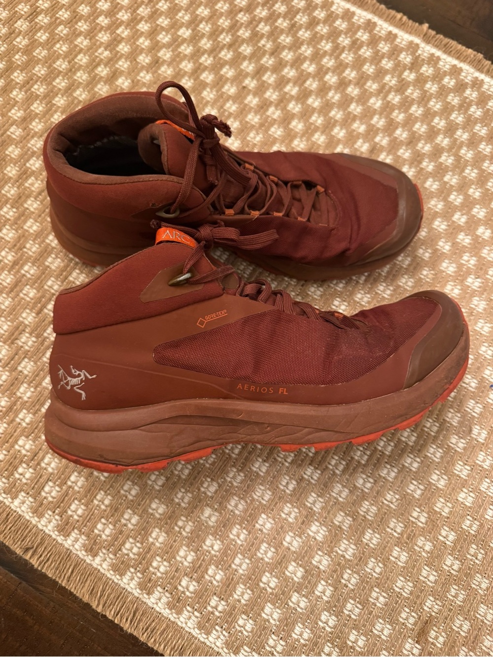 Arc'teryx AERIOS FL Womens Mid Hiking Shoes - Burgundy Sz 7 Outdoor Hiking Trail
